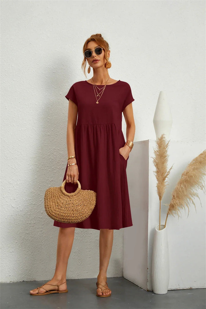 Burgundy short-sleeve pocket dress with relaxed silhouette and round neckline