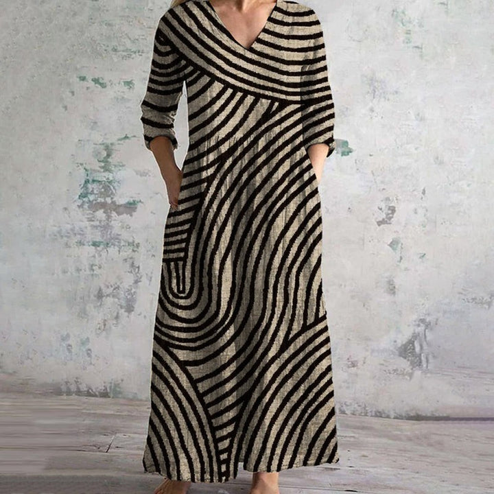 Vintage striped maxi dress with V-neck and three-quarter sleeves